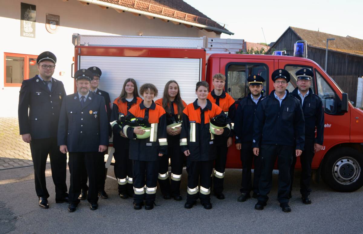 Jugendfeuerwehr nach der Leistungsprüfung, Gruppenfoto